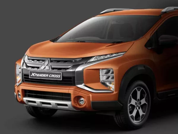 Dịch vụ thay kính chắn gió xe Mitsubishi Xpander Cross ngay tại nhà